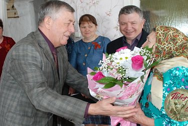 Подарившим мир